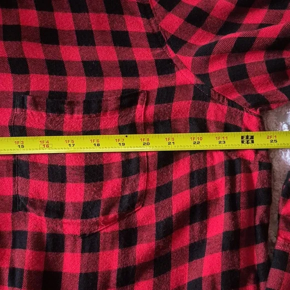 Old Navy Women's Red and Black Plaid Gingham XL Long Sleeve Button Up Shirt - Picture 7 of 9